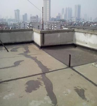 蒸湘漏水维修 楼顶漏水是什么原因，楼顶漏水维修方法是什么?